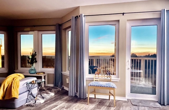 Oceanfront Panoramic Views, KING Bed, Two Masters!