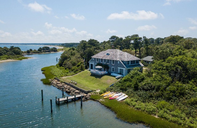 Oceanfront, Private Dock and Harthaven Private Beach - Walk to Noman's, Inkwell