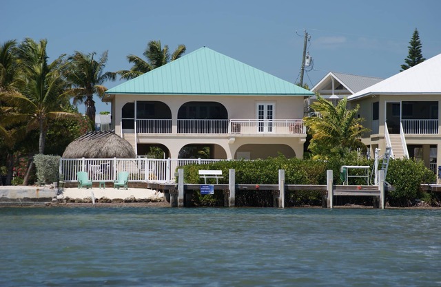 Oceanfront Rental With Heated Pool, Dock & Tiki Hut