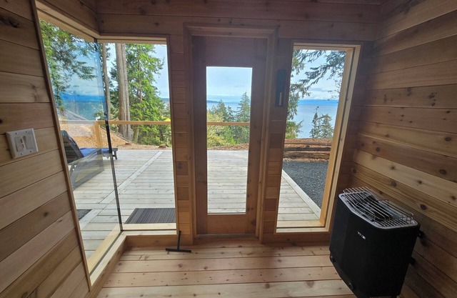 Oceanfront, sauna, soaker tub, outdoor shower, private, fireplace, BBQ, adults.