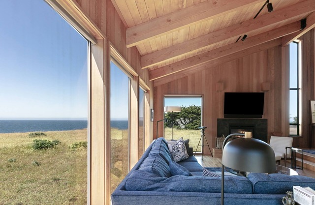 Oceanfront Sea Ranch Abalone Bay 3 bed/2 bath dog-friendly, game room