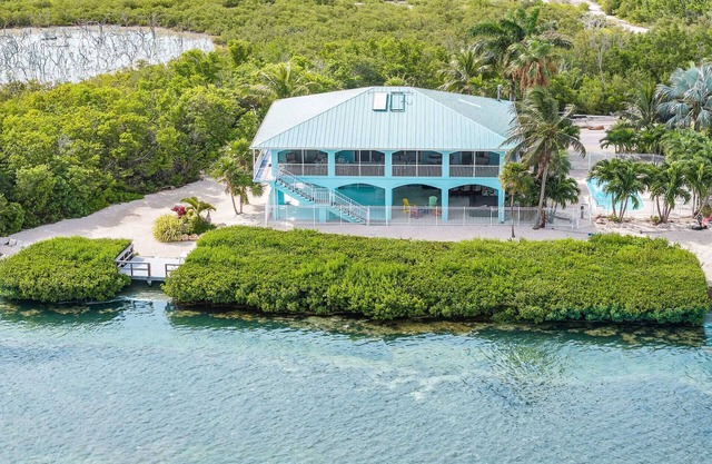 Oceanfront Seclusion, Oceanfront with pool