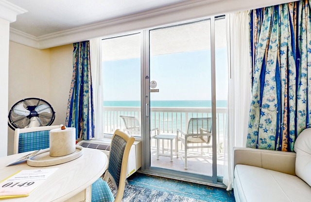 Oceanfront studio with high-speed WiFi