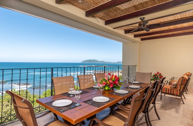 OCEANFRONT STUNNING PENTHOUSE - UNMATCHED VIEWS & COMFORT - 2 LEVELS OF ELEGANCE