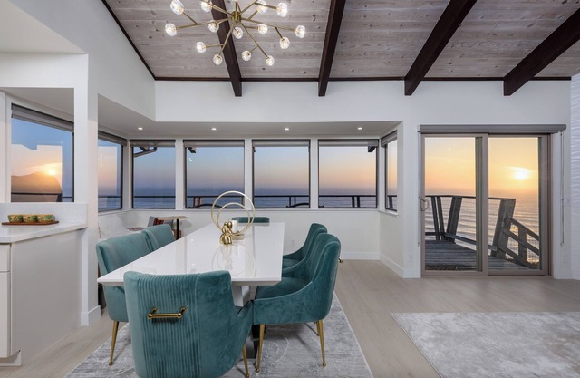 Oceanfront/Stunning Views/Hot Tub/Contemporary