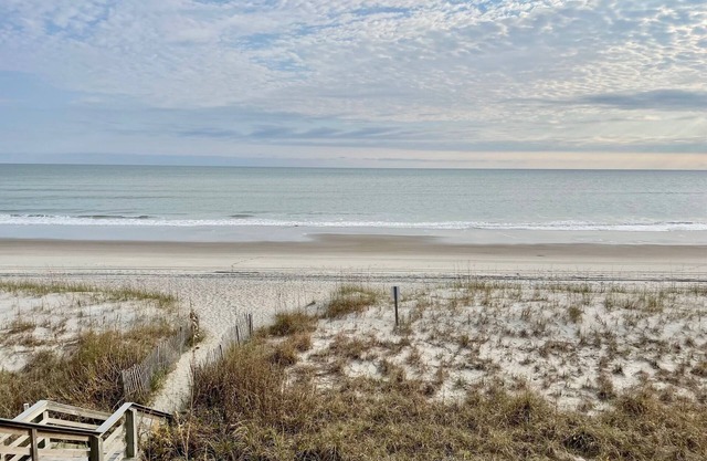 Oceanfront - The Ocean Club - Sand, Sun & Family Fun - Indian Beach/Emerald Isle