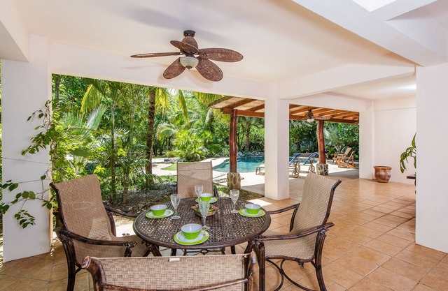 Oceanfront Tropical Paradise with AMAZING Pool!