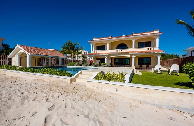 Oceanfront Villa w/amazing views. Infinity Pool, Chef Upon Req, Welcome Gifts!