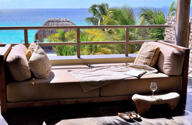 Oceanfront Villa with PRIVATE BEACH TERRACE, on best DIVING spot!