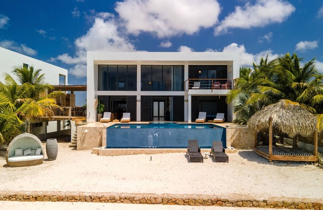 Oceanfront Villas, Private Beach, Infinity Pool, Jacuzzi, Wifi