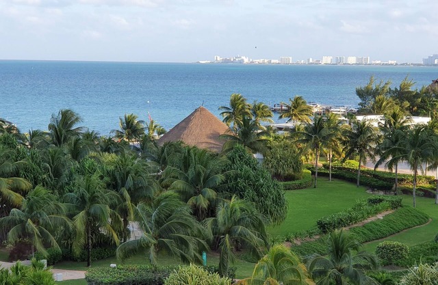 Oceanside, spectacular views, very big 2 bdr condo in Cancun