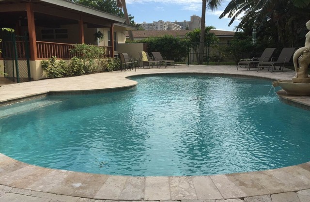 Oceanside Mist Apts: Heated Pool , Hot Tub & Tiki Bar! -Hemingway Suite