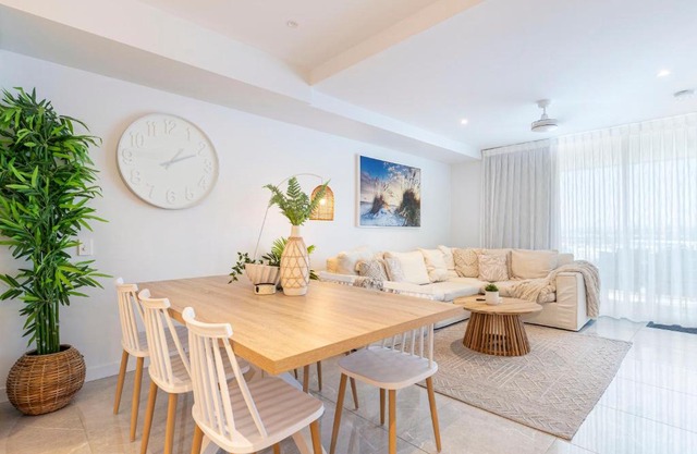 Oceanus oasis at Bokarina Beach -stunning modern coastal apartment