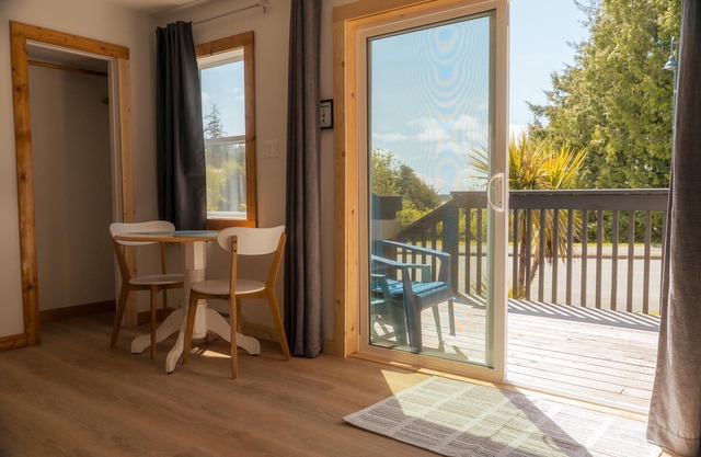 Oceanview 1BR Cottage/Full Kitchen/Deck/Sauna & Cold-Plunge/Little Beach