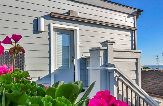 Oceanview condo in the heart of historic downtown Cayucos