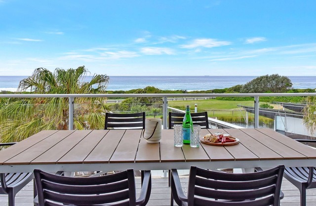 Oceanview Escape at Caves Beach Villas
