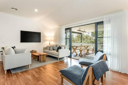 Oceanview Luxury Retreat Amongst the Trees