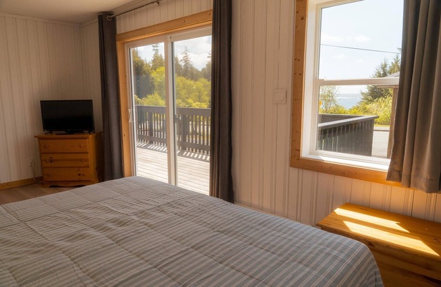 Oceanview Studio Cottage/Kitchenette/Deck/Sauna & Cold-Plunge/Beach