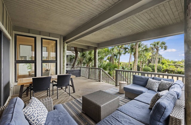 OCEANVIEW Villa in West Beach Kiawah, Very Popular!