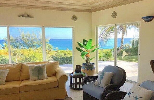 OceanWaves, A Vacation to Remember!A 1minute walk to private gazebo and beach.
