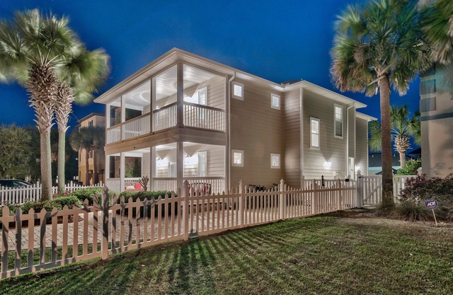 Oct 9-12 Open! Gorgeous 6 Bed, Private Pool, Beach Service & 6 Seat Golf Cart!