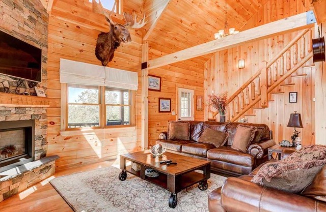 OE Beautiful modern log home on 17 acres private views fire pit Ping Pong AC