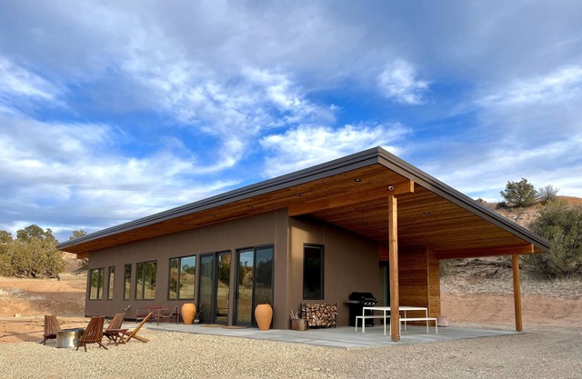 Off-grid Modern Desert Retreat near Bryce Canyon