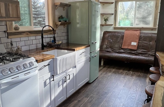 OFF GRID Tiny home at Vallecito Lake