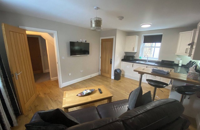 OFF SITE Studio Apartment Ensuite at The Three Horseshoes Hotel