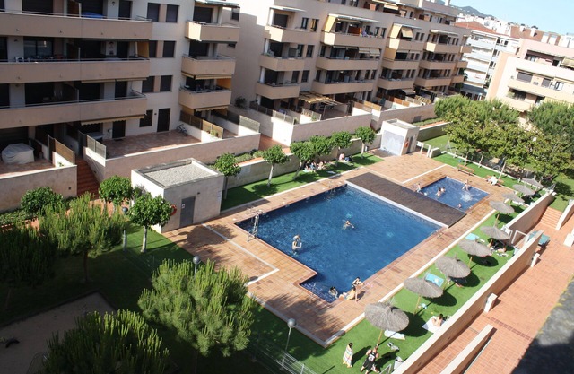 Offer ideal family apartment, quiet area, Fenals