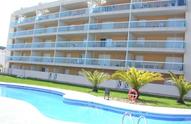 OFFER SALOU, AIR CONDITIONER, QUIET, POOL AND LARGE TERRACE, FREE WIFI