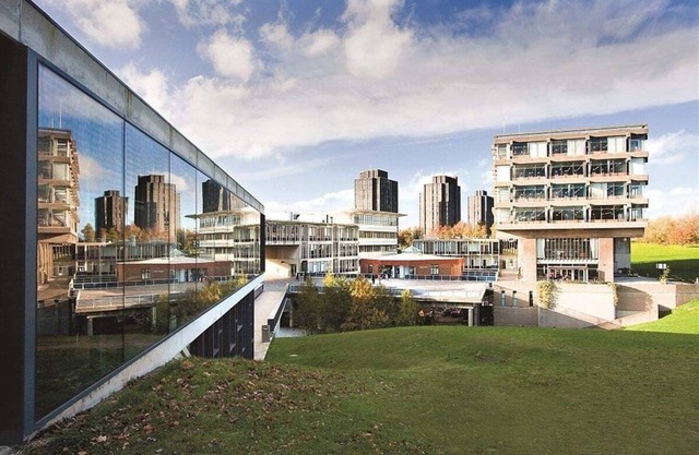 Offering en-suite accommodation on campus with breakfast