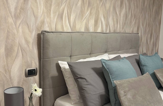 Offers the necessary amenities for an unforgettable stay in the Eternal City