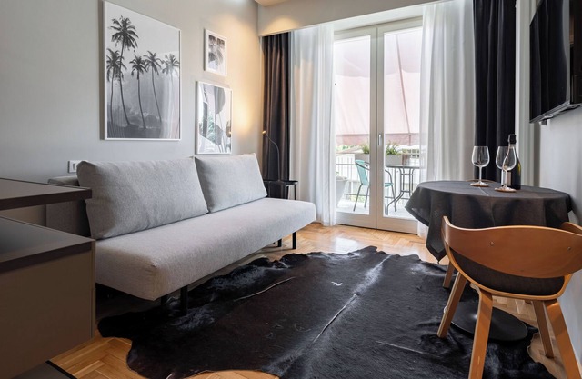 OFFICINE CAVOUR THE OAK TWO-ROOM APARTMENT