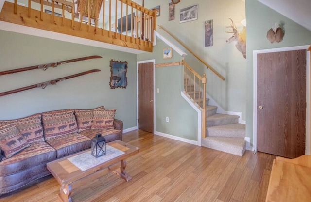 Offsite pools/hot tub, AC, walk to swimming holes!