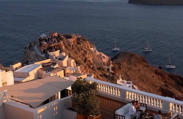 Oia Mansion - 4 Bedroom Luxury Villa In Santorini