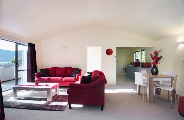 Okareka Escape | Cute Apartment with Lake Views