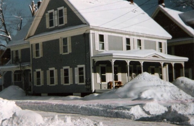 Okemo Mt. Family Affordable 1st floor, village shuttle, walk to town, Dogs OK