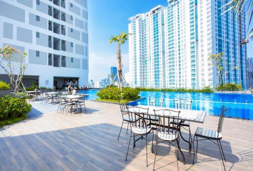 Olala Saigon Apartment in Rivergate Building