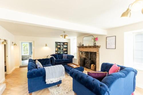 OLD BANK HOUSE - Perfect Getaway for Friends & Families