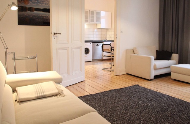 Old belly arms: Fully furnished 2.5 room apartment in Trendviertel