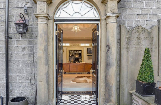 Old Chapel House