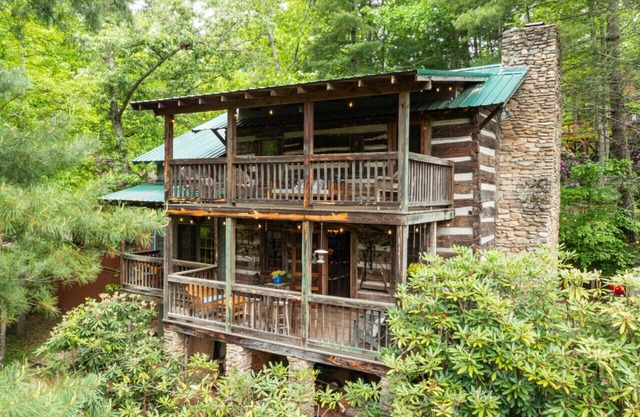 Old Chestnut Cabin; walk to Lake Junaluska!