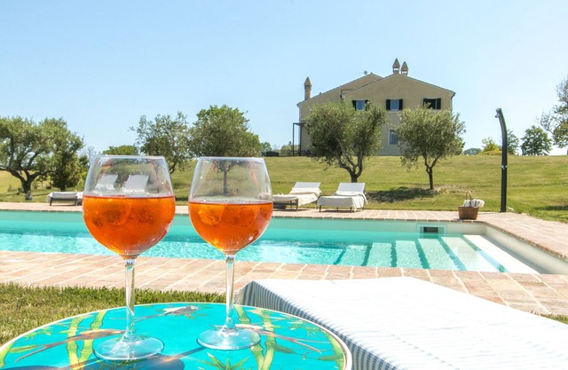 Old farmhouse newly renovated swimming pool, beautiful view, 20min from the sea