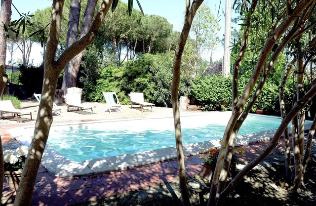 Old Fascinating Villa with Private Pool Close To Pisa