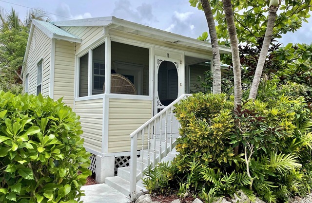 Old Florida Style, Dockage, Swimming Pool (shared), just 20 miles from Key West