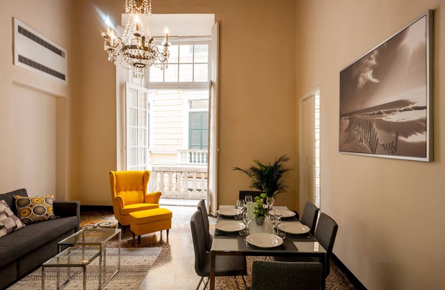 Old Genoa Apartment- Superior facing the Aquarium
