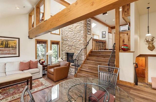 Old Hundred Unit 104, Sunny, Corner Townhouse, Treetop Views, 3 Blocks to Aspen Mtn