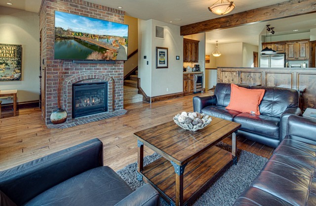 Old Mill Townhome Steps from River and Trails, Shops, Restaurants, Fireplace, A/C, Dog Friendly.
