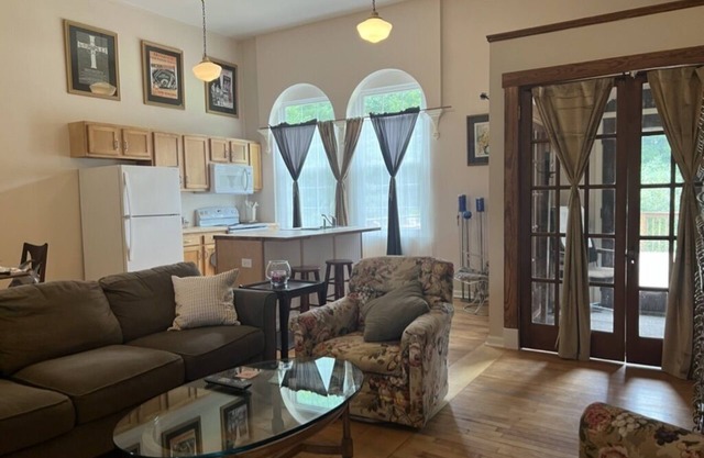 Old School Vibe Private Apartment